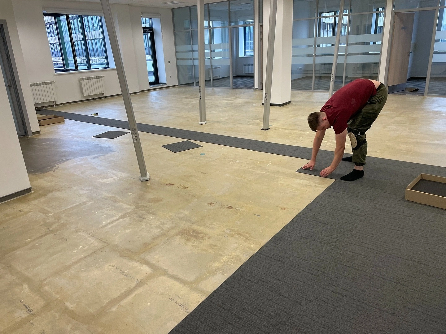 Укладка ковровой плитки в инновационном центре 