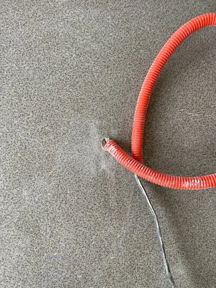 Укладка линолеума в офисе  7