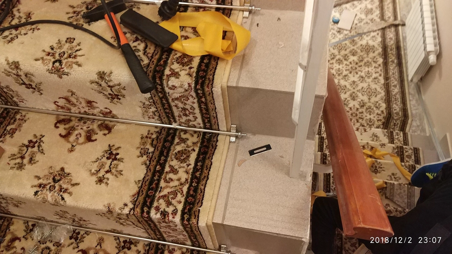 Укладка дорожки и установка ковродержателей в санатории Дубрава 4