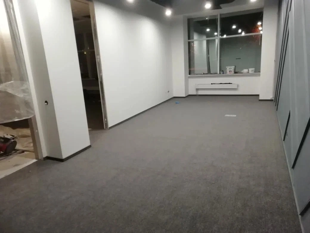 Укладка ковролина в офисе компании 