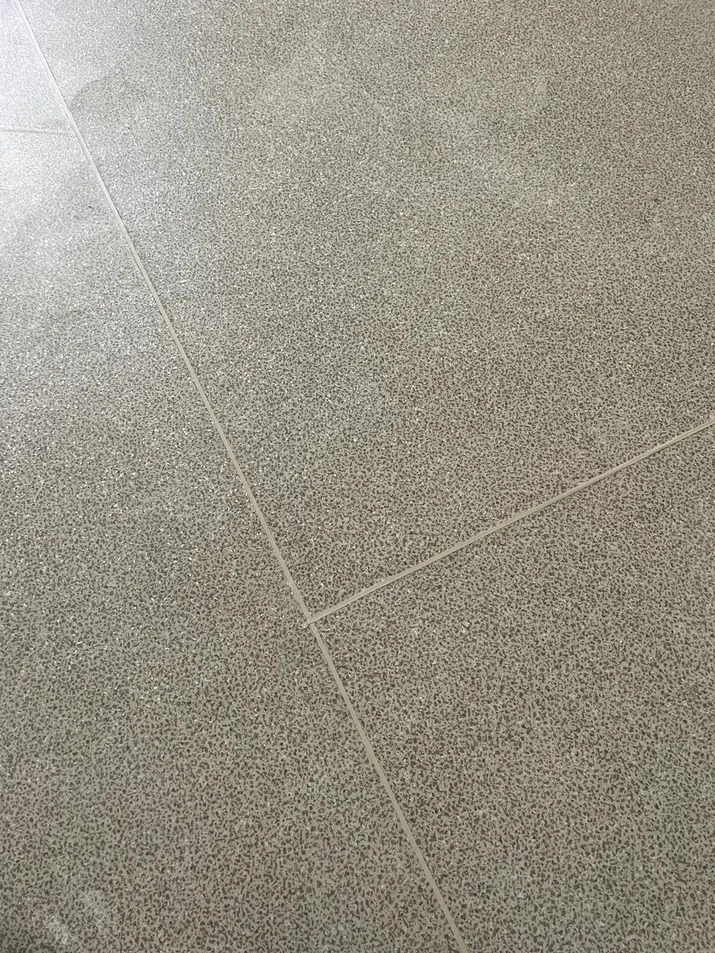 Укладка линолеума в офисе  11