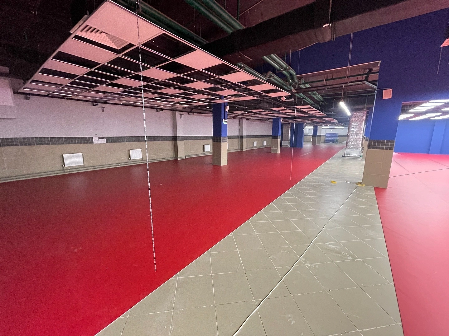 Укладка линолеума в ТЦ Виктория Плаза 14