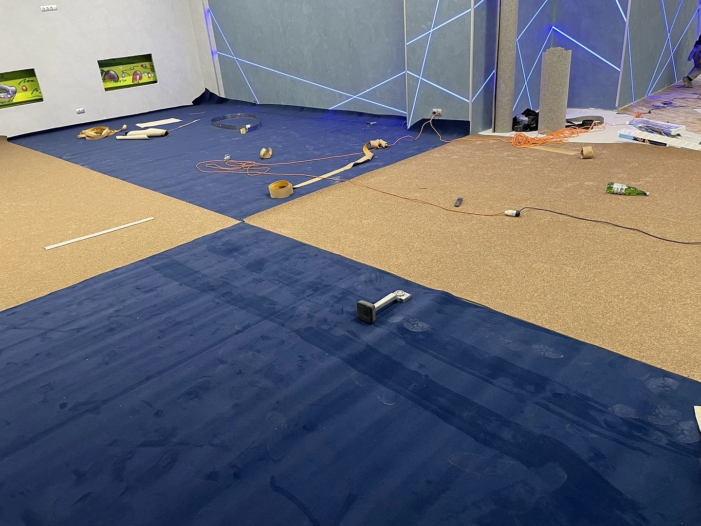 Укладка ковролина в ТЦ 