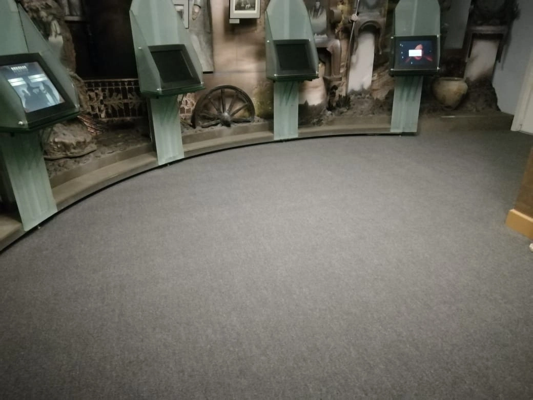 Укладка ковролина для мемориального музея Н. В. Гоголя 