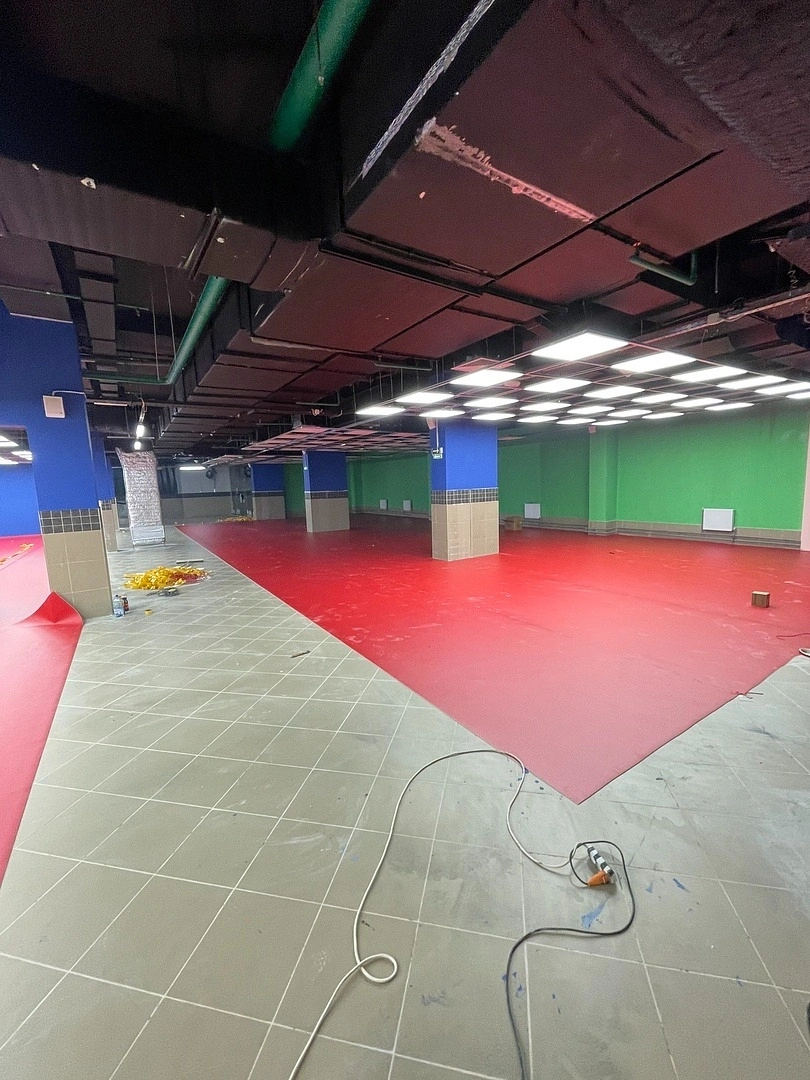 Укладка линолеума в ТЦ Виктория Плаза 4