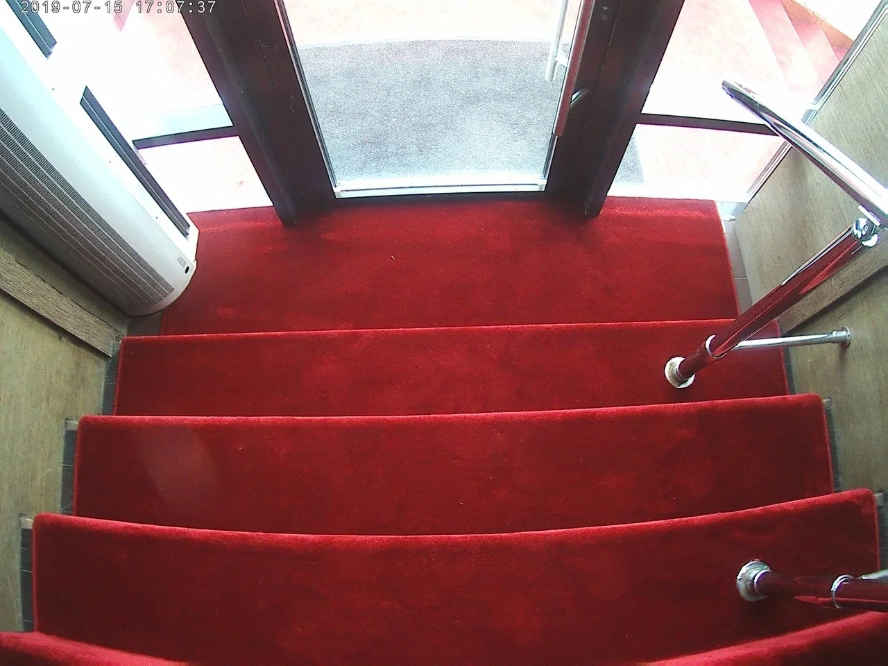 Укладка дорожки в ресторане 