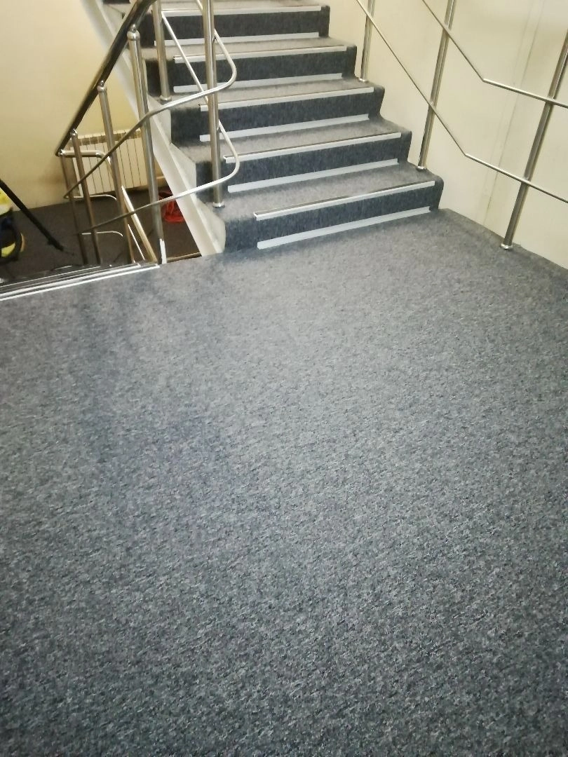 Укладка ковролина на складе ООО 