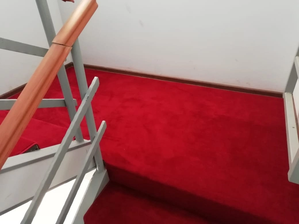 Укладка дорожки в офисе строительной фирмы 5