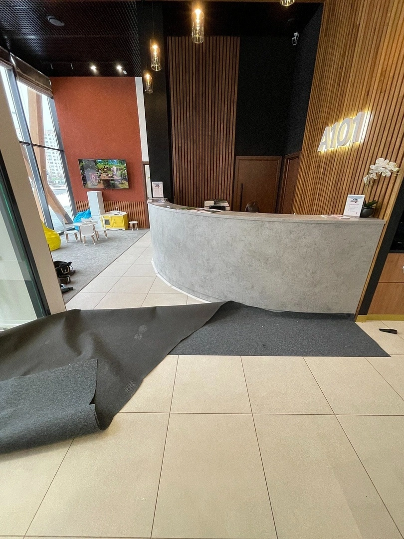 Укладка ковролина в офисе продаж 4