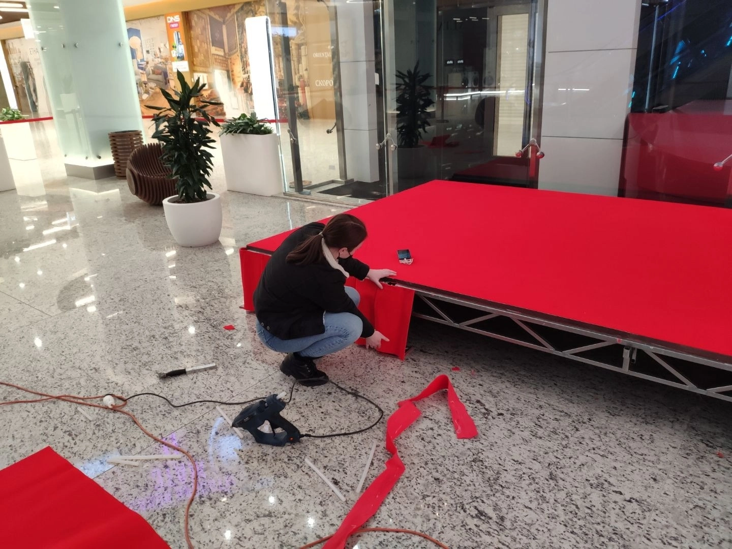 Укладка ковролина в ТЦ Щелковский 8