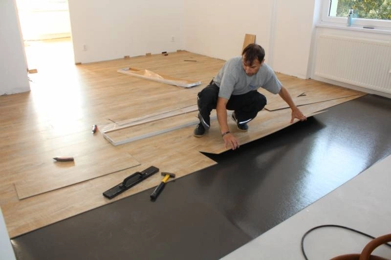 Укладка ламината на стяжку