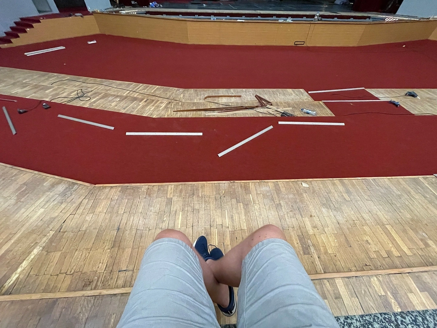 Укладка ковролина в Ивановском театре 26