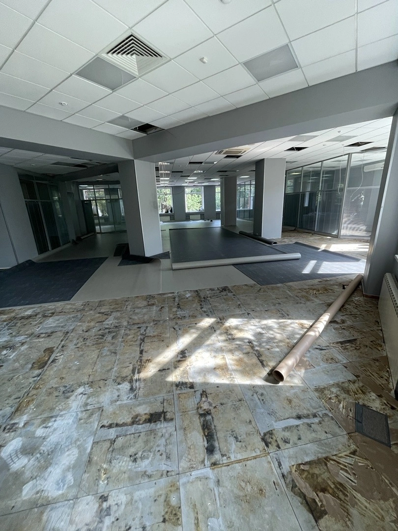 Укладка линолеума в магазине 4