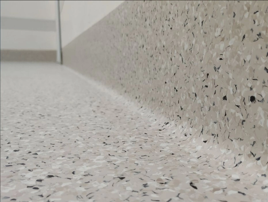 Укладка антистатического линолеума с заводом на стену