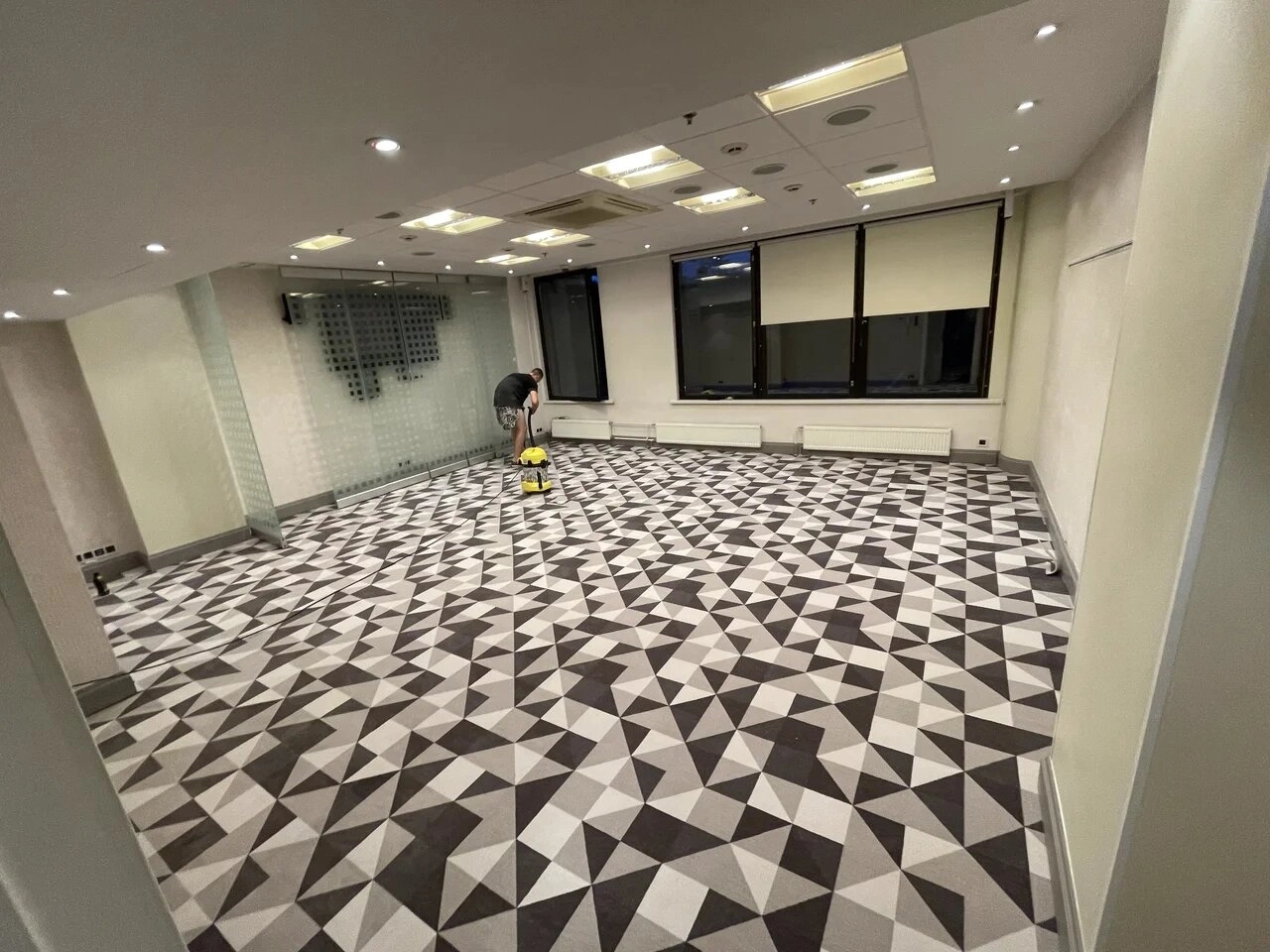 Укладка ковролина в Azimut Hotel олимпик