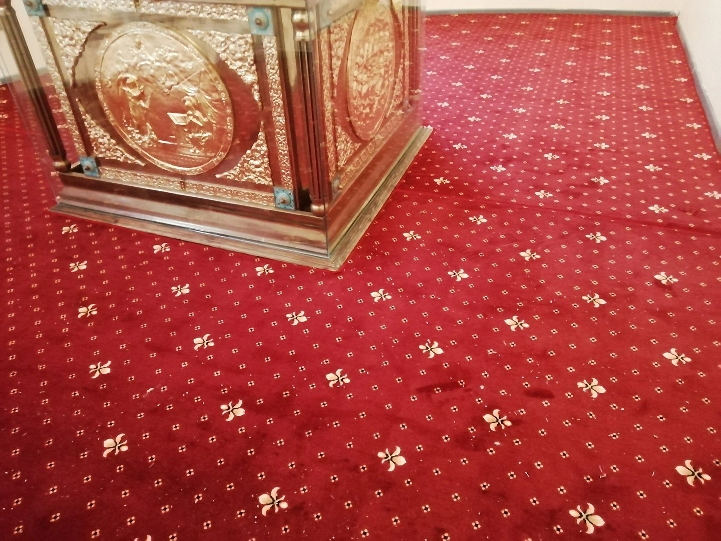 Оверлок ковролина в Церкви Андрея Первозванного 4