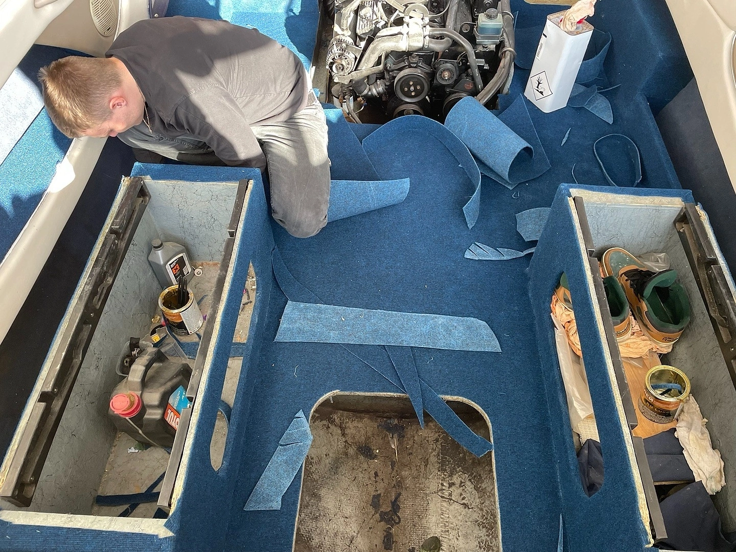 Укладка ковролина на катере 7