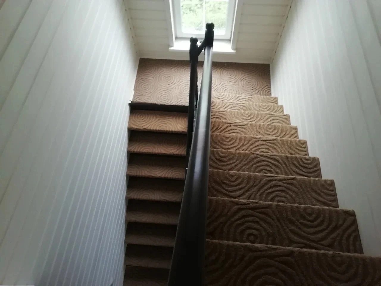 Укладка ковролина в офисе компании Фуртекс  3