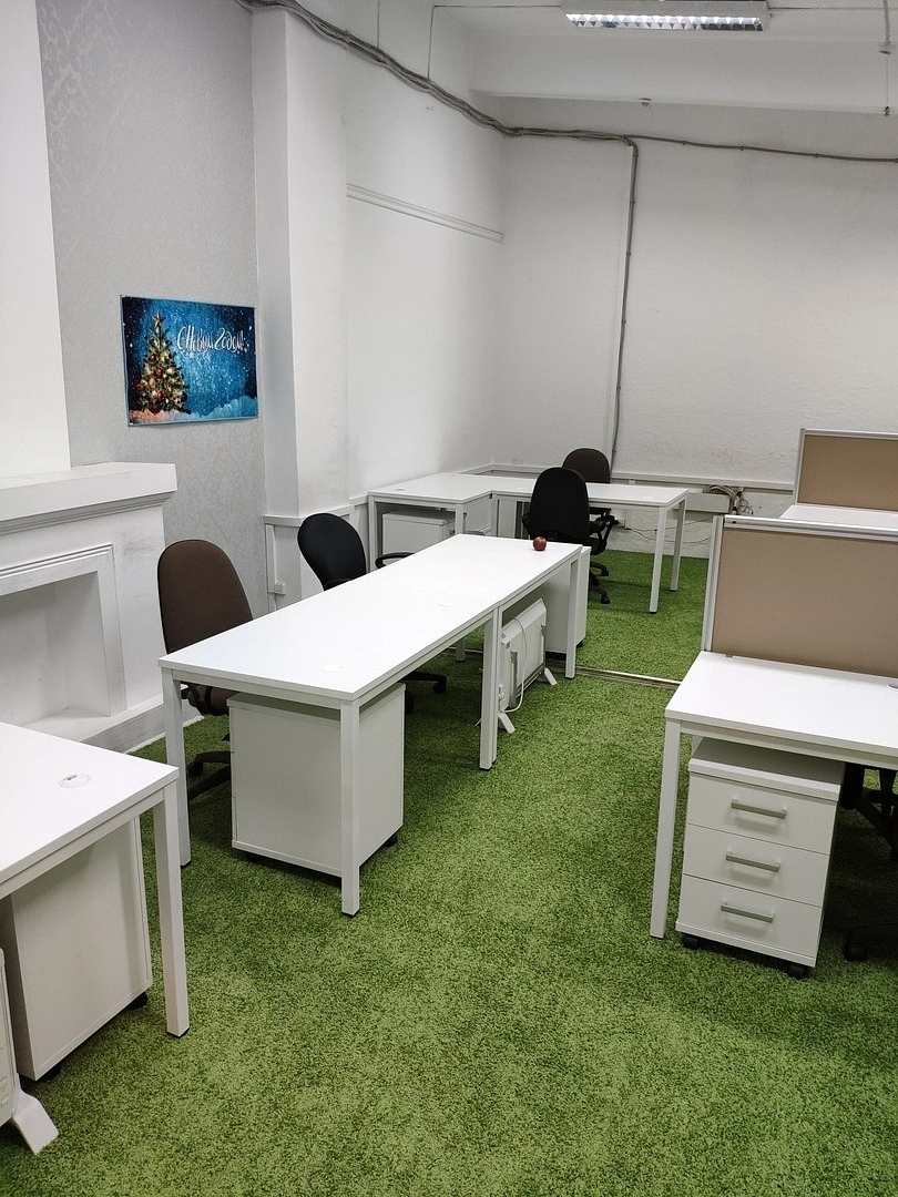 Укладка ковролина в офисе ковровой компании 5