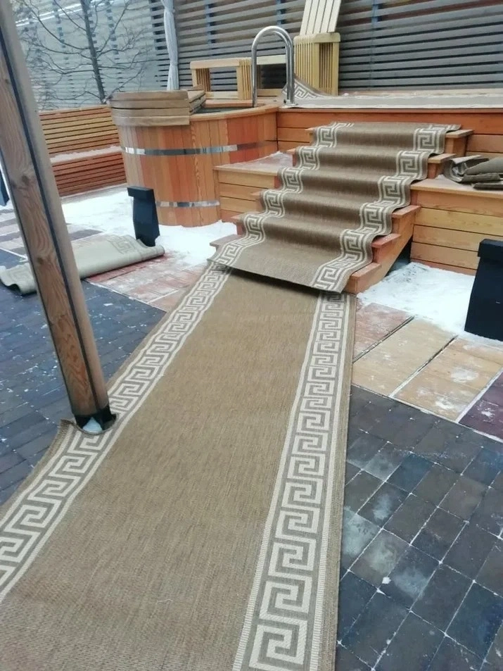 Укладка циновок в коттедже 