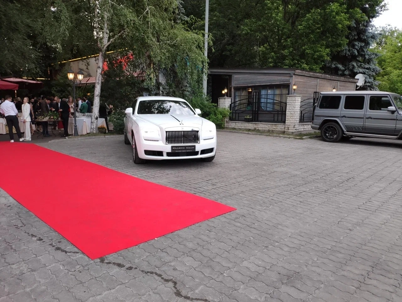 Укладка дорожки в Ресторане Bellagio