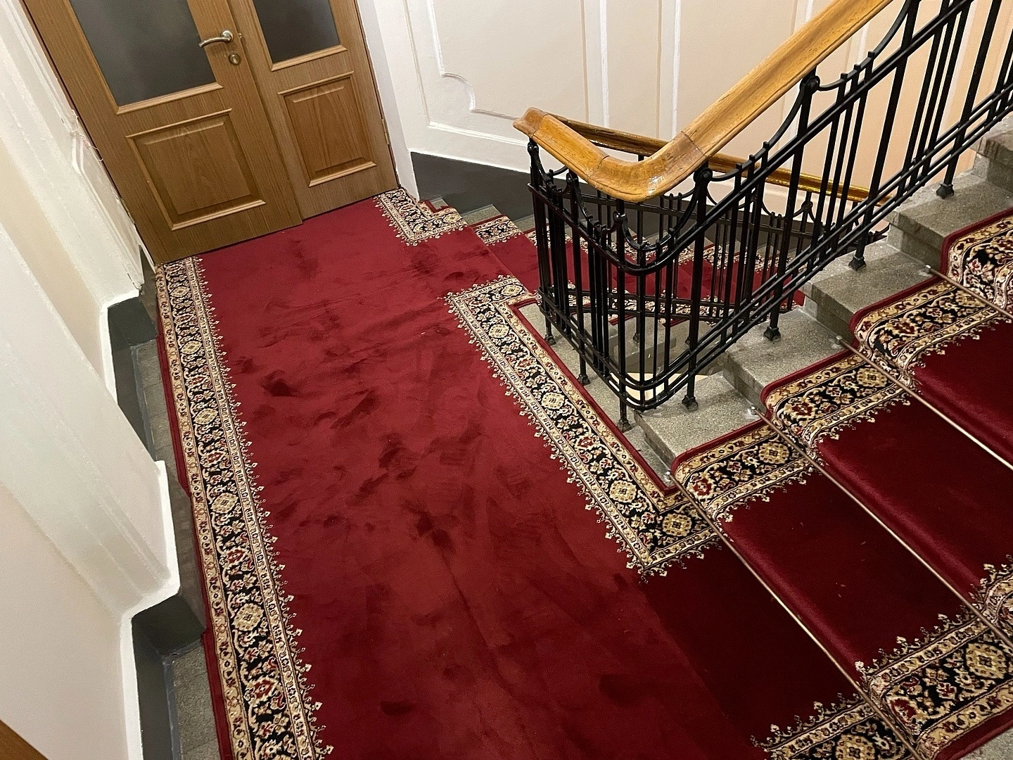 Укладка дорожки в Посольстве Кыргызской Республики