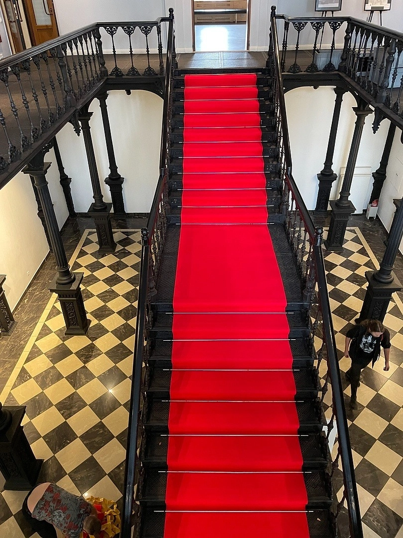 Укладка дорожки в БЦ  