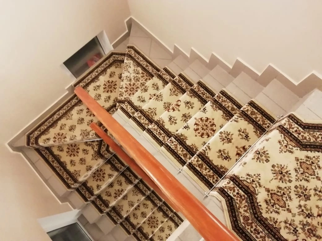 Укладка дорожки и установка ковродержателей в санатории Дубрава 10