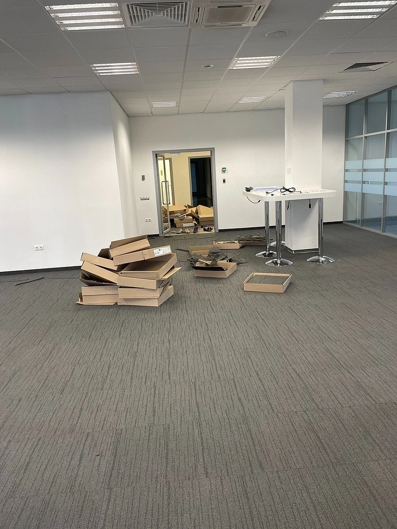 Укладка ковровой плитки в инновационном центре 