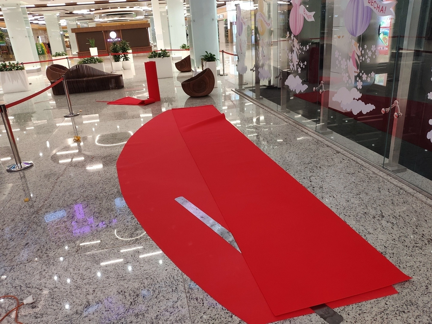 Укладка ковролина в ТЦ Щёлковский 2