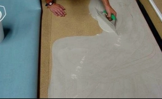 Укладка линолеума на клей