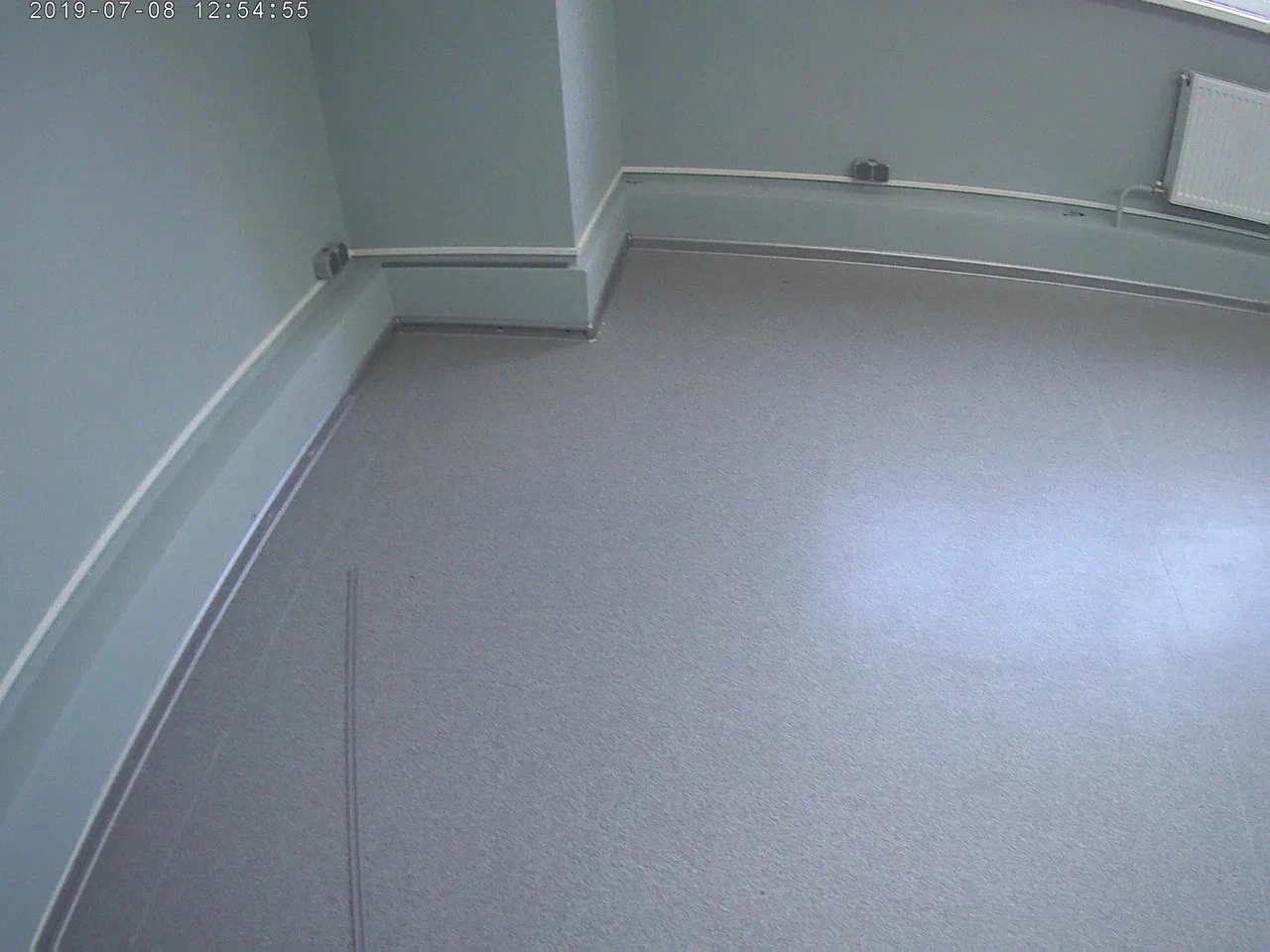 Укладка линолеума  в офисе интернет-магазина 6