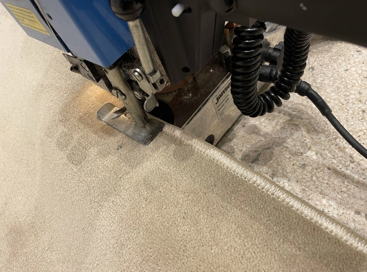 Укладка ковролина в манеже Гостиного двора 7