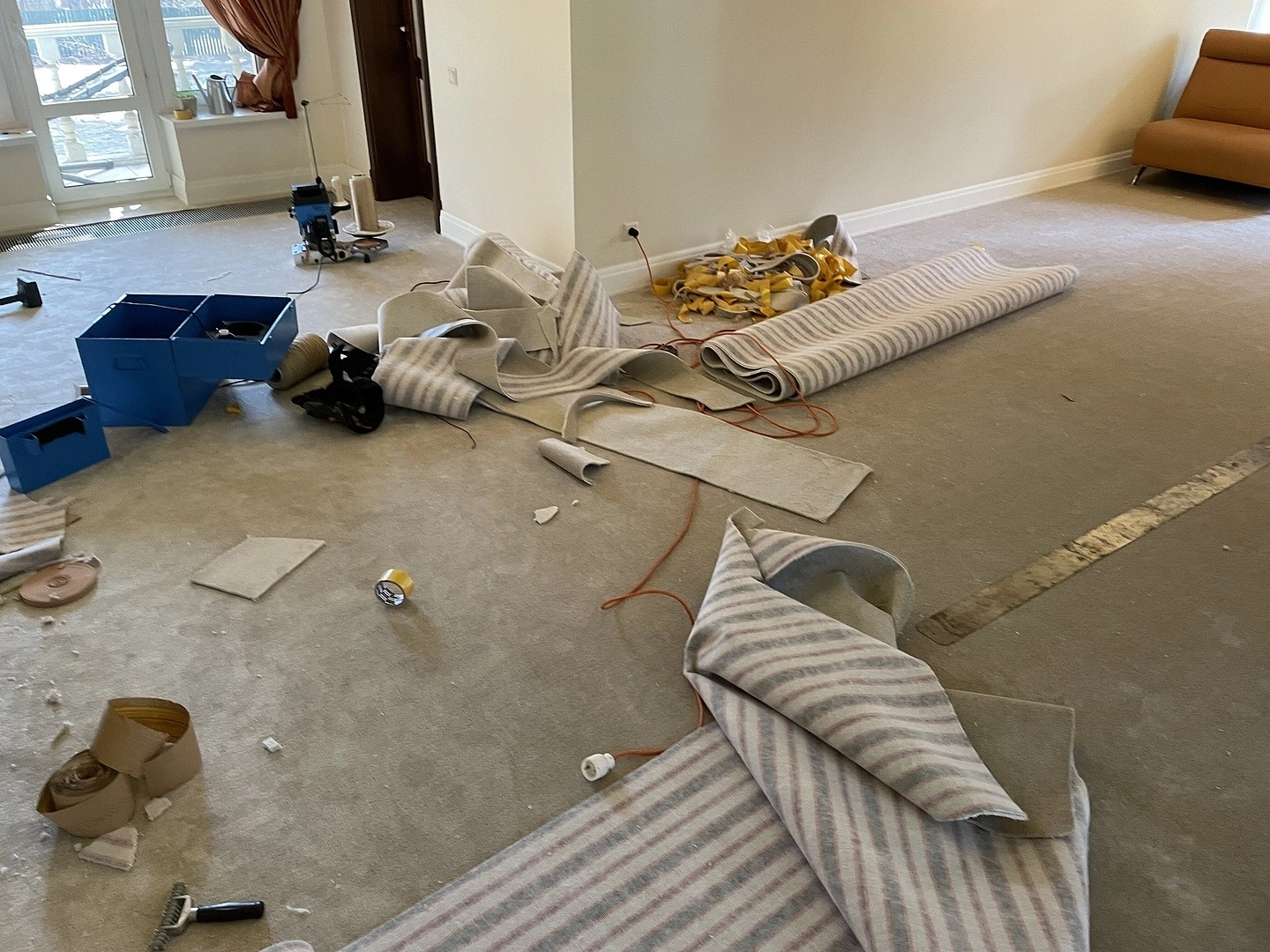 Укладка ковролина в коттедже 5