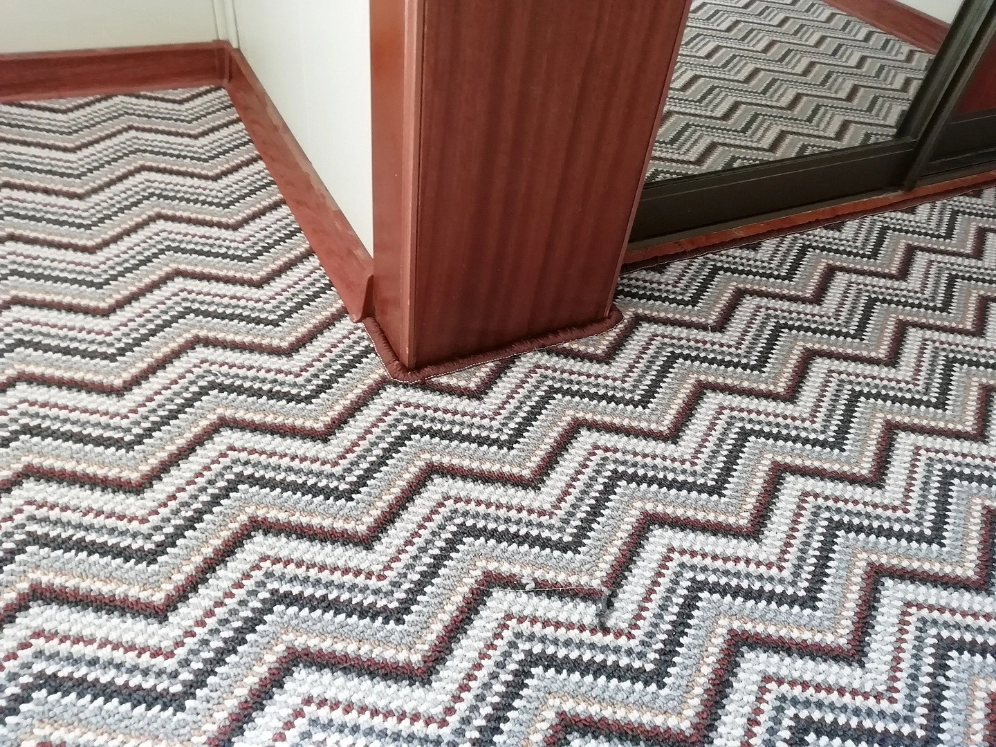 Укладка ковролина  в коттедже 5