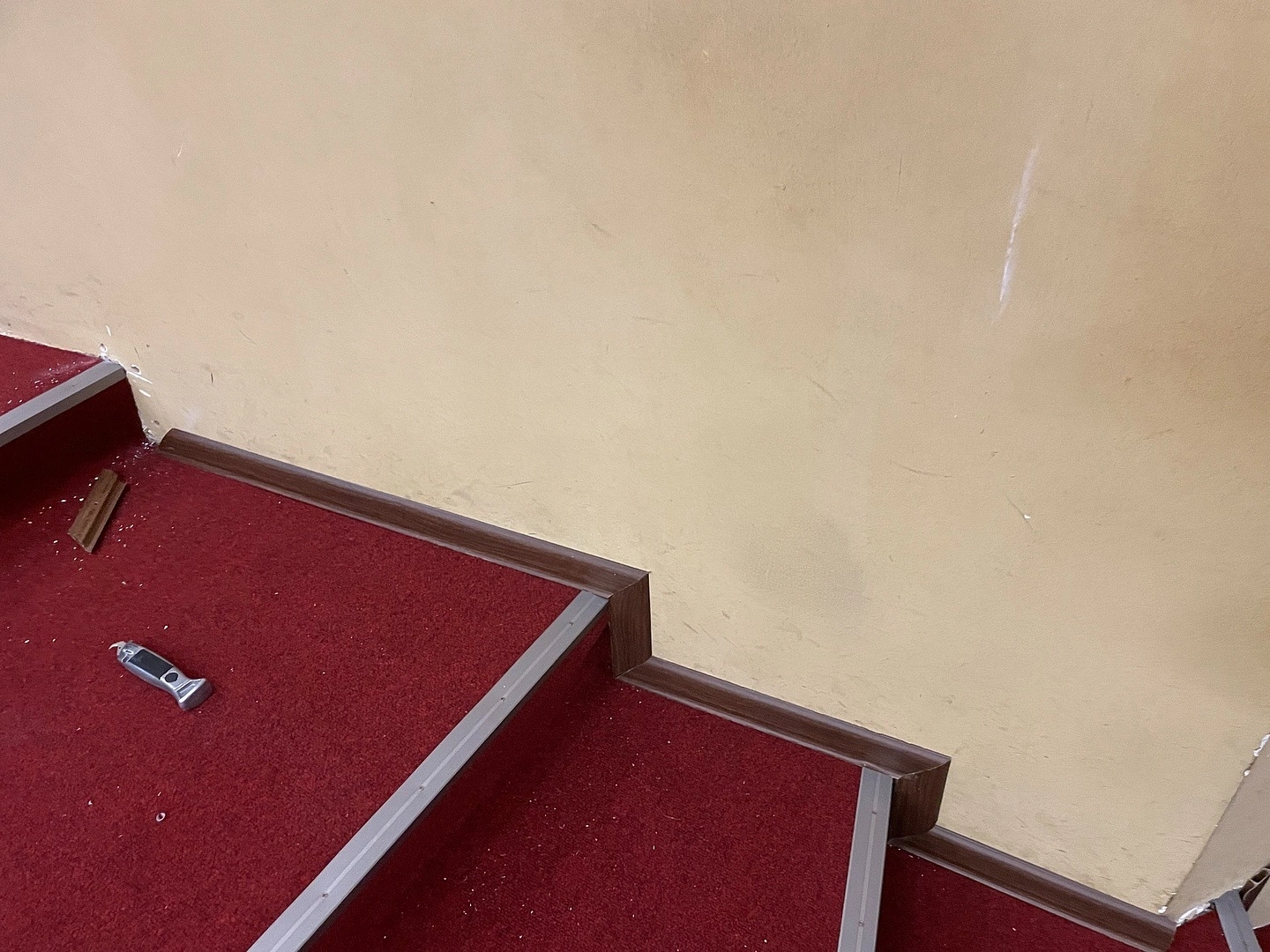 Укладка ковролина в Ивановском театре 11