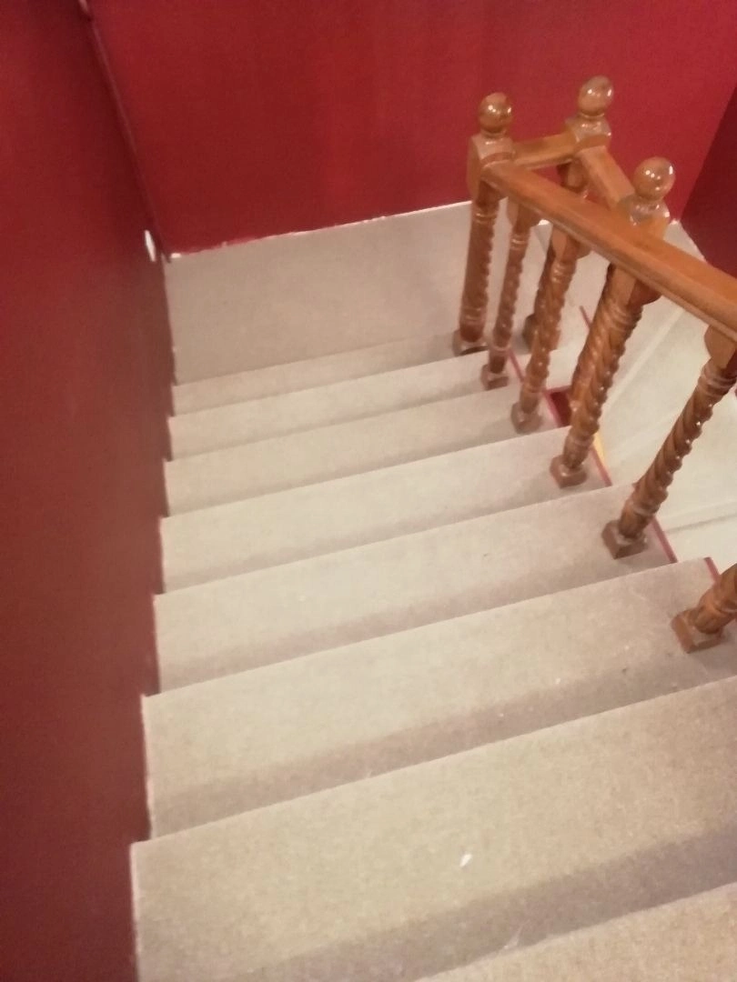 Укладка ковролина  в коттедже 3