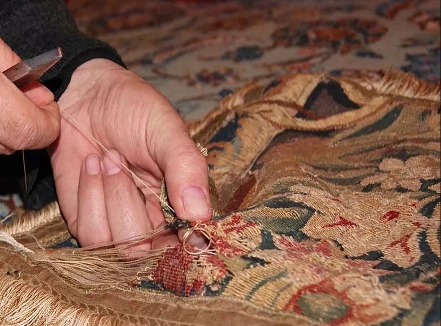 Ремонт сквозных дыр в ковре