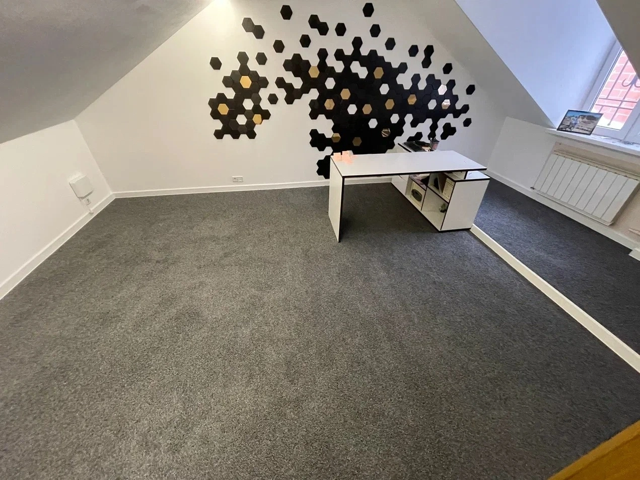 Укладка ковролина в кабинете коттеджа 2