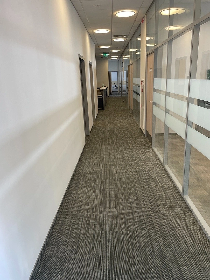 Укладка ковровой плитки в инновационном центре 