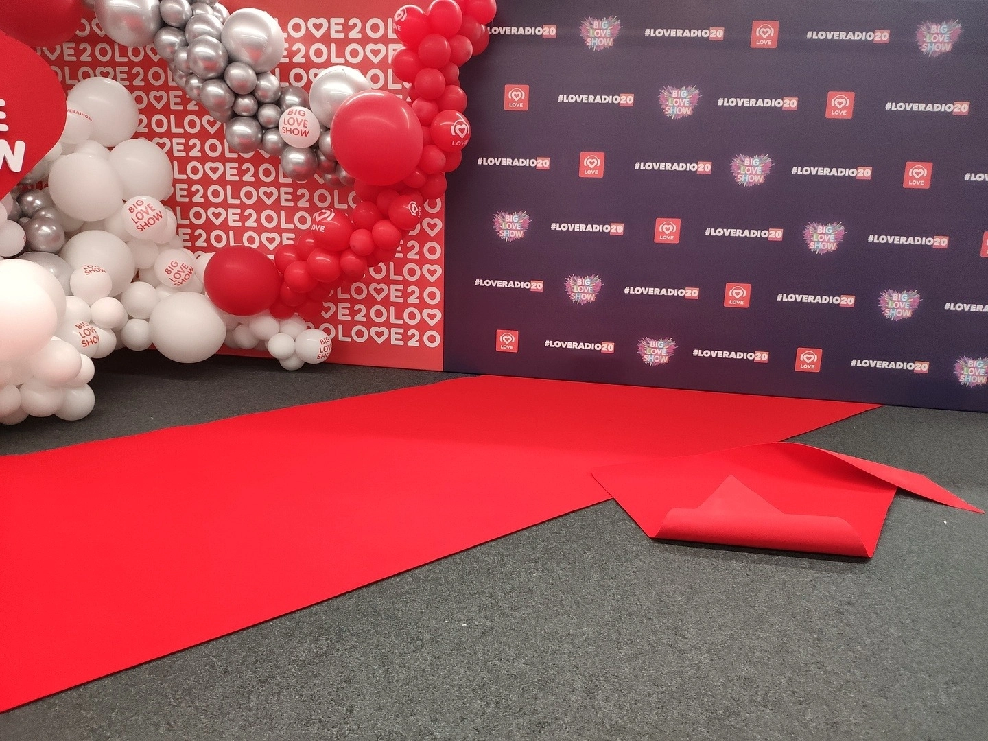 Укладка дорожки в Крокус Сити Холл