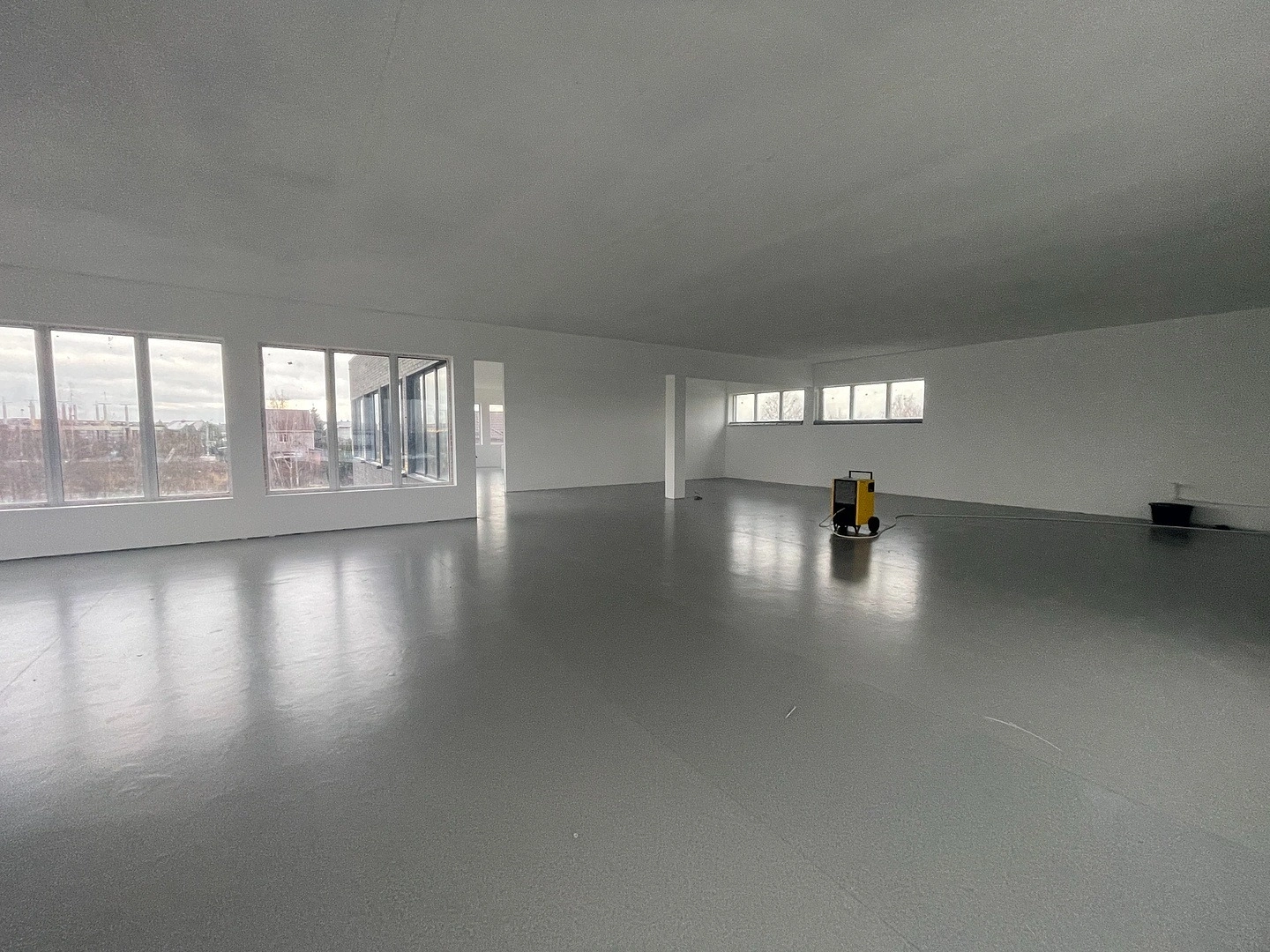 Укладка линолеума в магазине Магнит