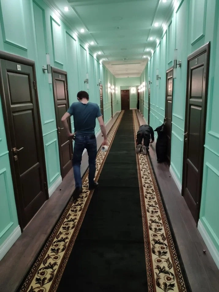 Укладка дорожки в  Центральной городской библиотеке им. К. Г. Паустовского 2