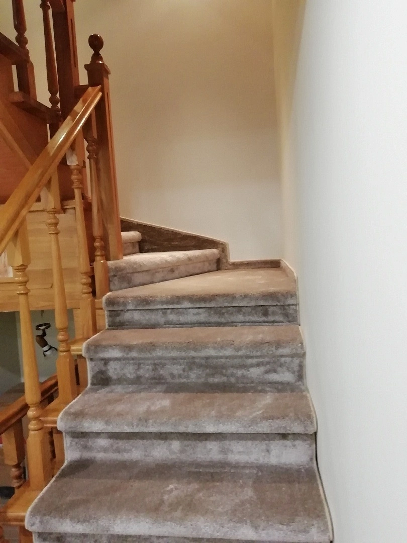 Укладка ковролина на лестницу  2