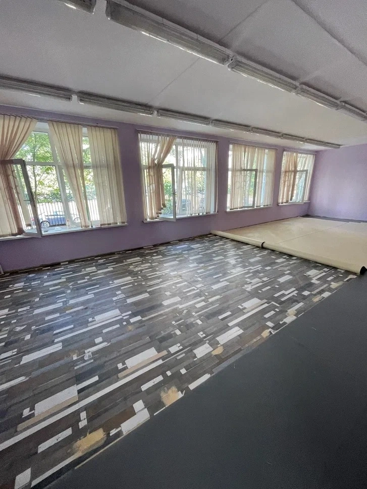 Укладка линолеума в МОУ школа имени А. П. Чехова 7