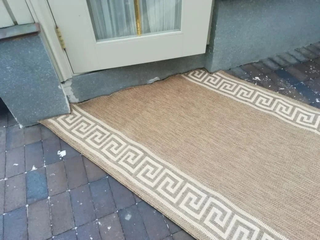 Укладка циновок в коттедже  2