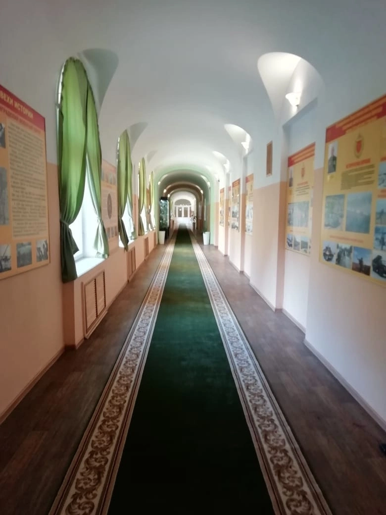 Укладка дорожек в офицерской бронетанковой школе 11