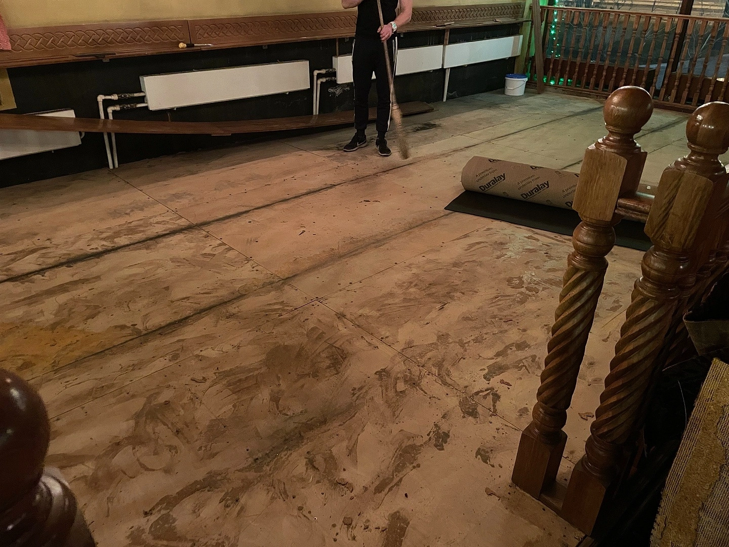 Укладка ковролина в Пабе Джонни Грин 4