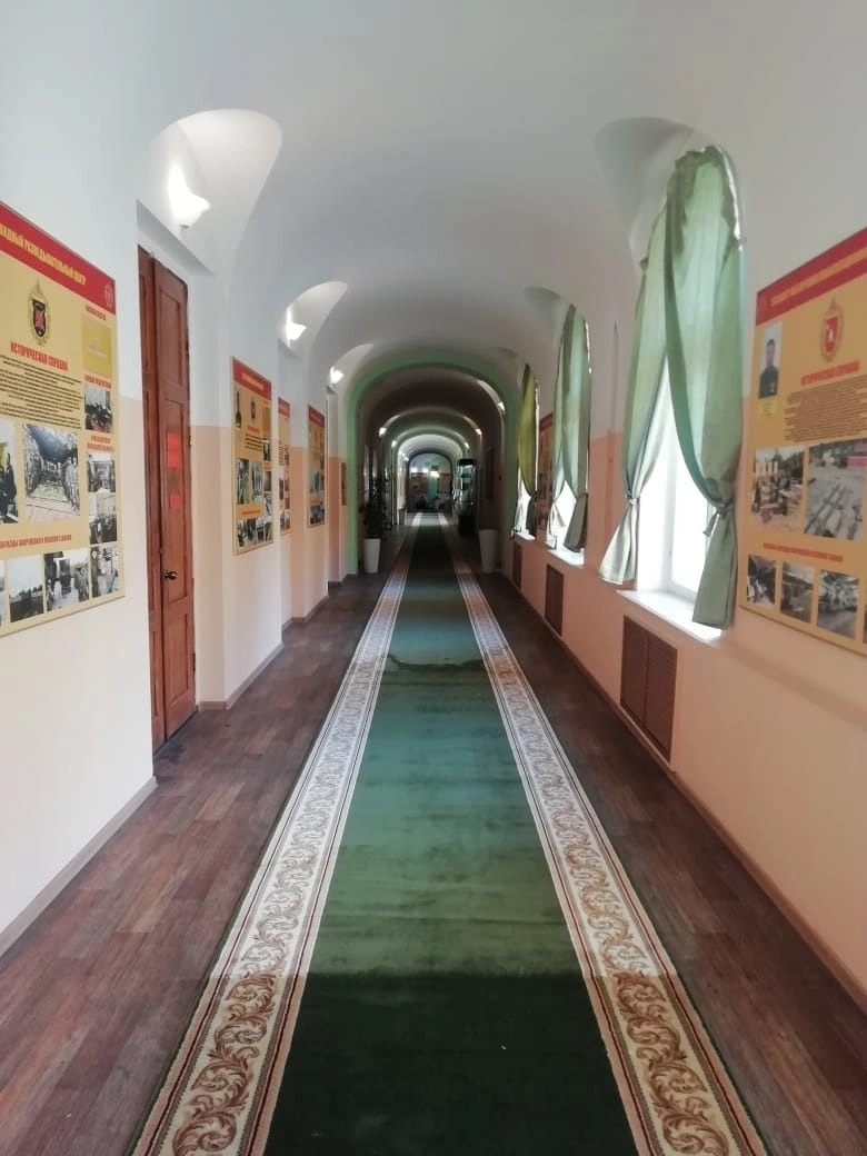 Укладка дорожек в офицерской бронетанковой школе 9