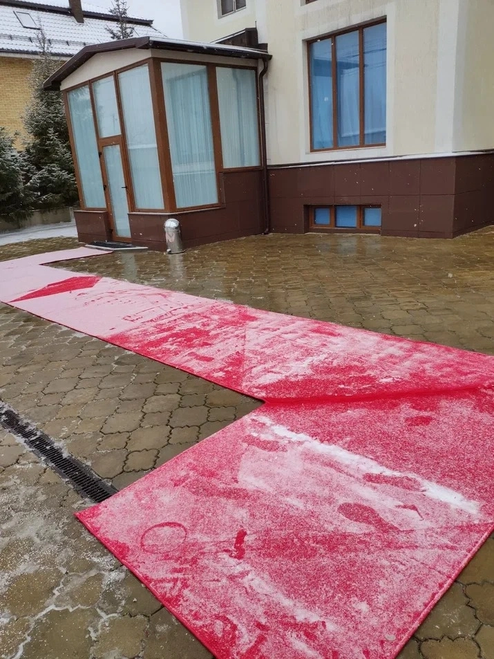 Укладка дорожки возле коттеджа 5